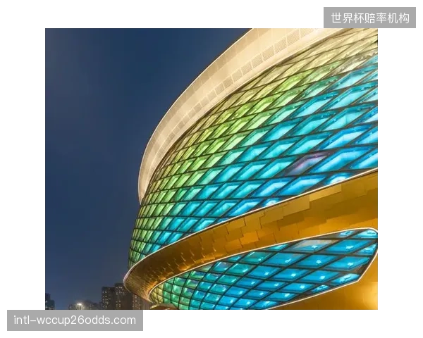 城市中心的体育场馆灯光秀，其产生的光污染和能耗问题正在引起环保和社区层面的双重忧虑